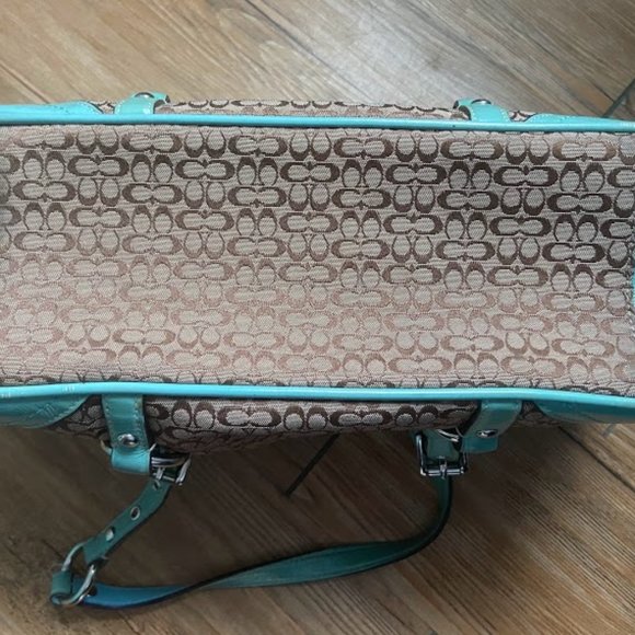 Coach Gallery Signature Jacquard, Tan Patent Satchel Shoulder Bag #D0878-F12346 - Picture 7 of 7